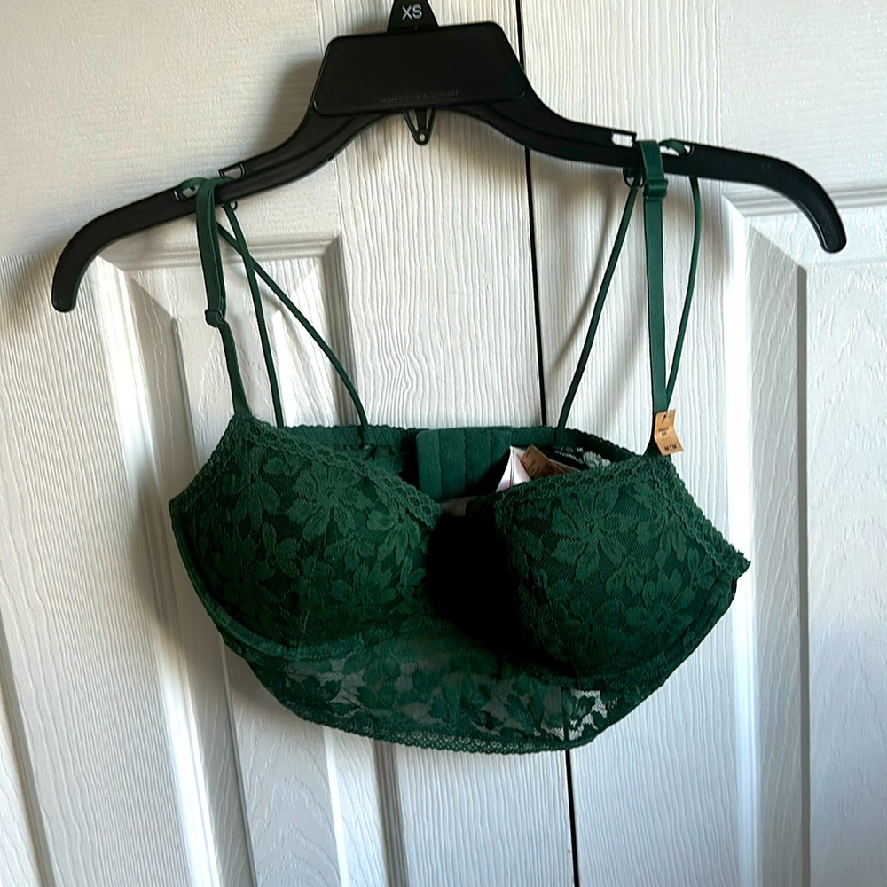 Pink Green bra size M 36 B lace. Very pretty and comfortable.🌹